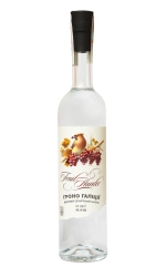 "Grono Galicii" wine alcoholic beverage 0.5 L Винный спиртной напиток "Гроздь Галиции" 0,5л